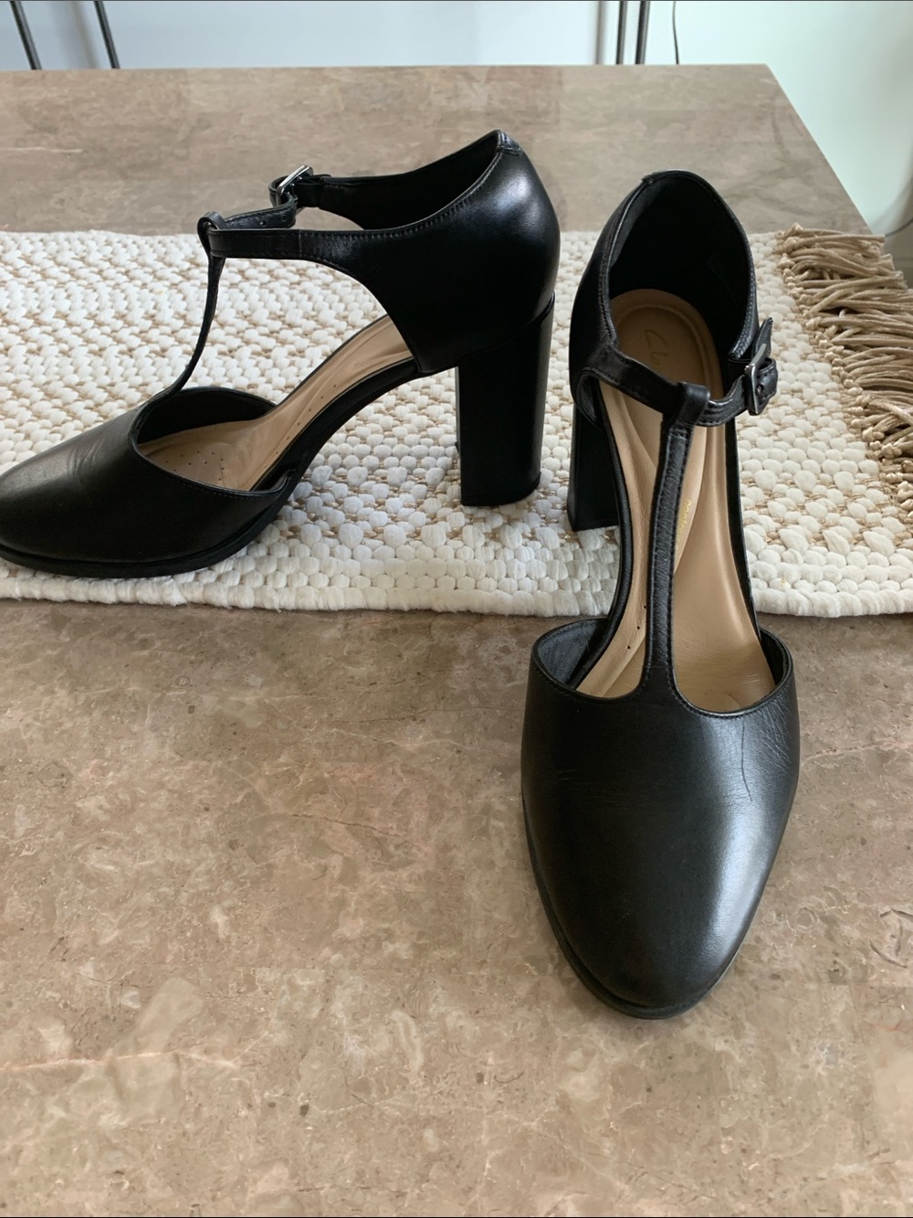 Clarks Black T-Strap Mary Jane Block Heel Pumps black leather 8.5